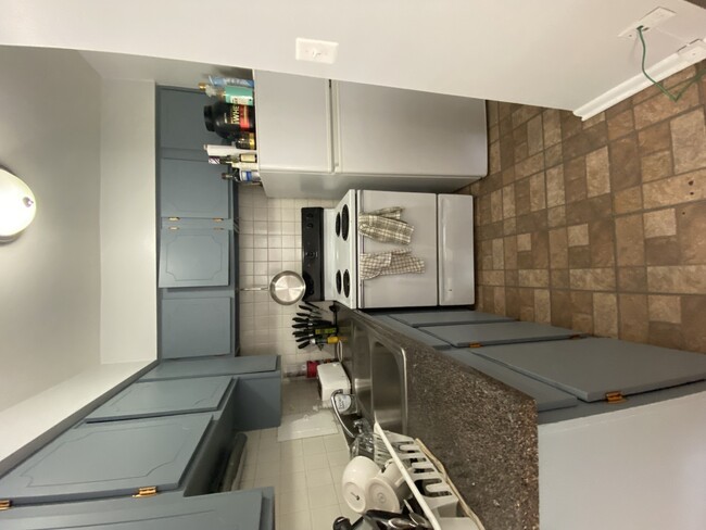 Foto del edificio - 452 W Oakdale Ave