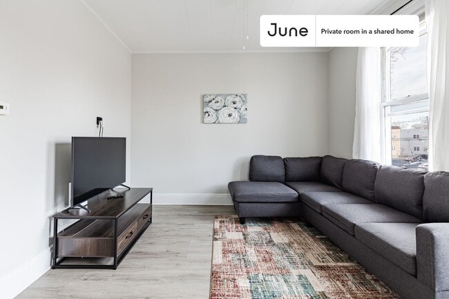 Foto del edificio - Room in Shared 3 bed/1 bath home
