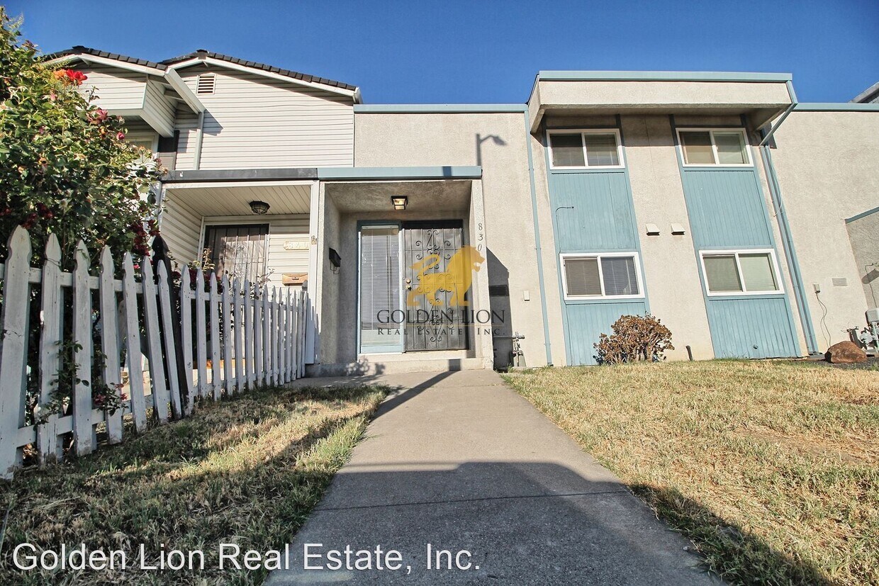 Primary Photo - 3 br, 1.5 bath House - 830 Palm Cir