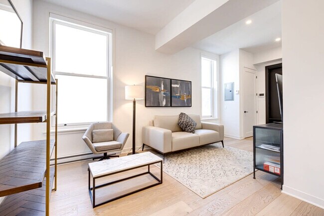 Photo du bâtiment - 4500 Rue Hutchison