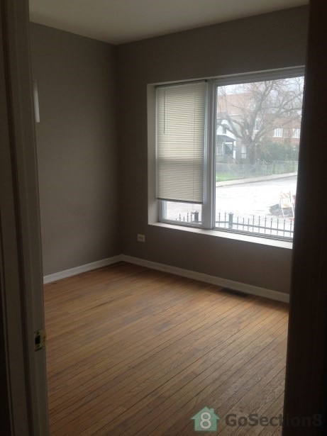 Interior Photo - 902-908 W 68th St
