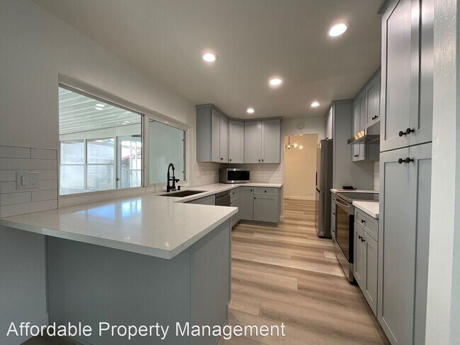 Building Photo - 4 br, 2.5 bath House - 32835 Mono Lake Ln