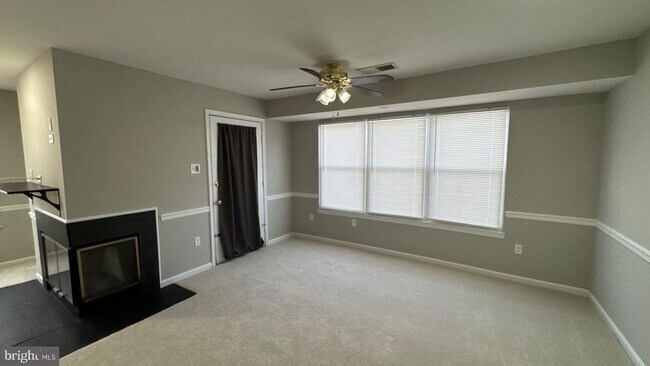 Foto del edificio - 2 Fallen Tree Ct