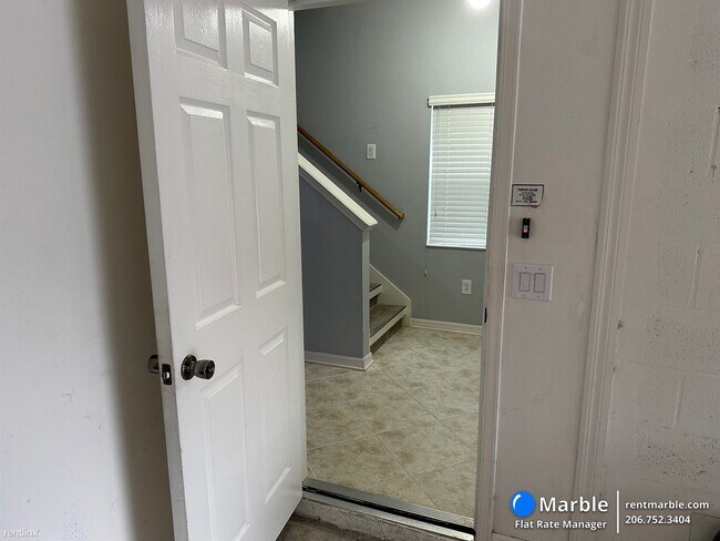 Foto del edificio - 3 br, 2.5 bath Townhome - 6650 Holly Heath Dr