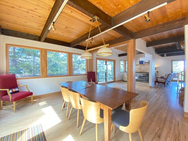 Building Photo - 3 Bed 4 Bath Home on in South Boulder.  Re...