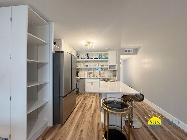 Building Photo - Luxury Waterfront Living in the Heart of F...