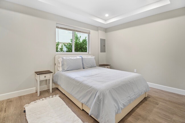 Building Photo - 898 SE 2nd Pl