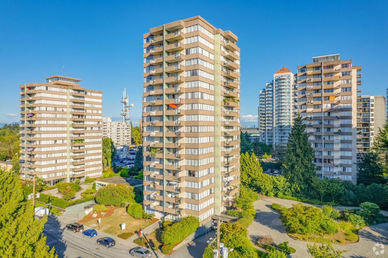 Primary Photo - Edgewater Royal