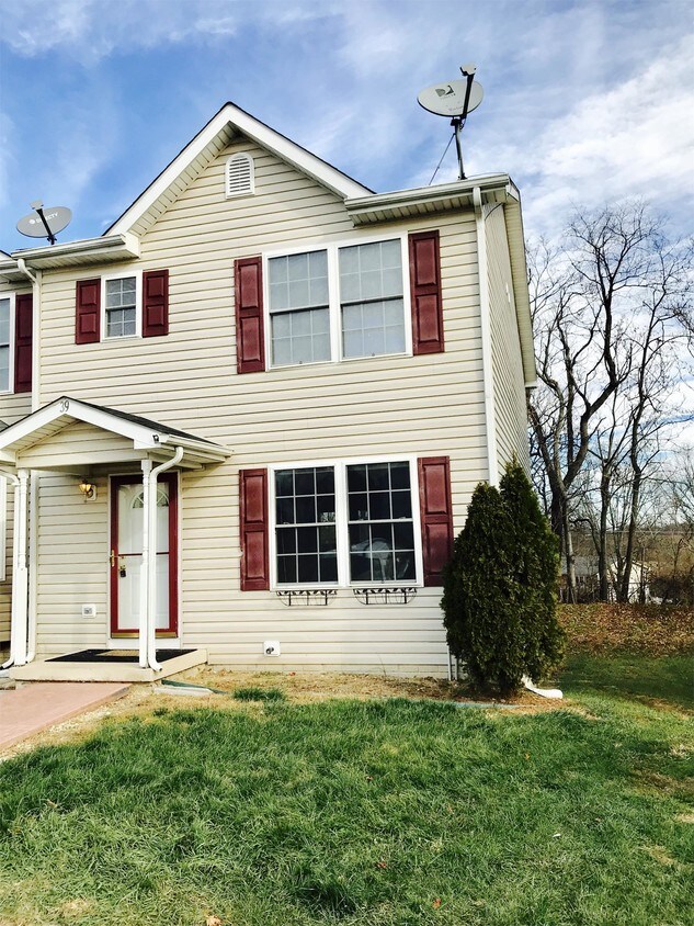 39 Lotus Dr, Martinsburg, WV 25404 Townhome Rentals in Martinsburg WV