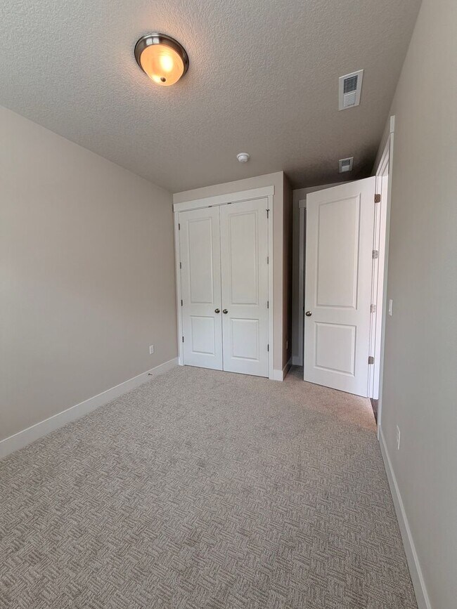 Foto del edificio - Brand New 4 Bedroom Home on Moon MTN!!