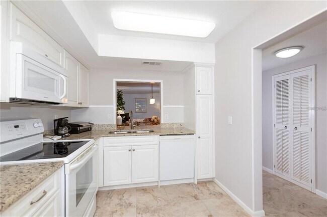 Foto del edificio - 4632 Marine Pkwy
