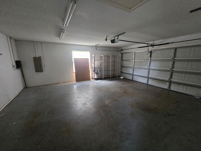 Building Photo - three bedroom 2 bath with garage