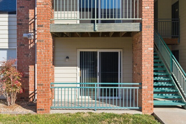 Building Photo - 2835 S Nettleton Ave