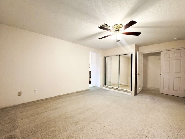 Building Photo - "Charming 3-Bedroom, 2-Bathroom Mesa Del S...