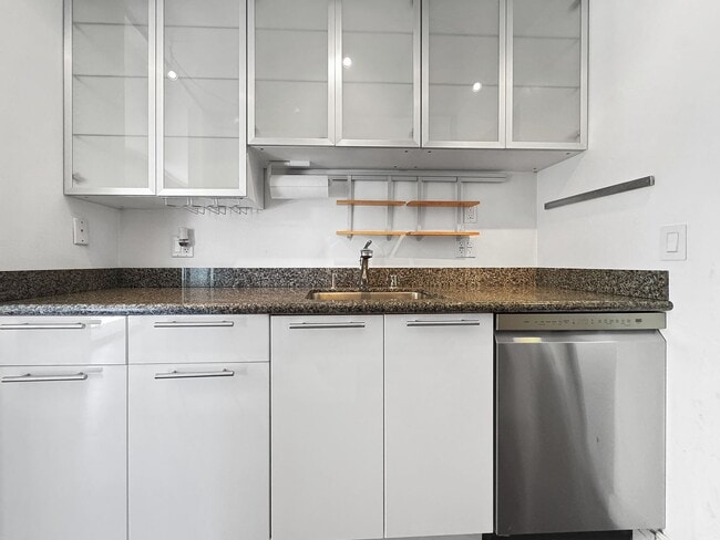 Building Photo - Light-Filled 1-Bedroom with Modern Kitchen...