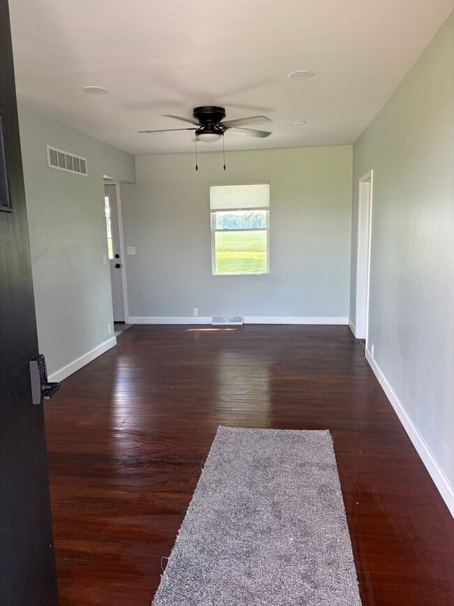 Building Photo - Country Ranch Home with 3 Bedroom 1 Bath for Rent
