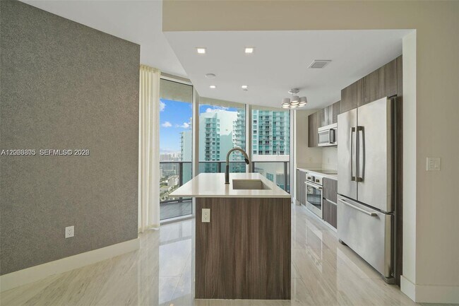 Foto del edificio - 488 NE 18th St