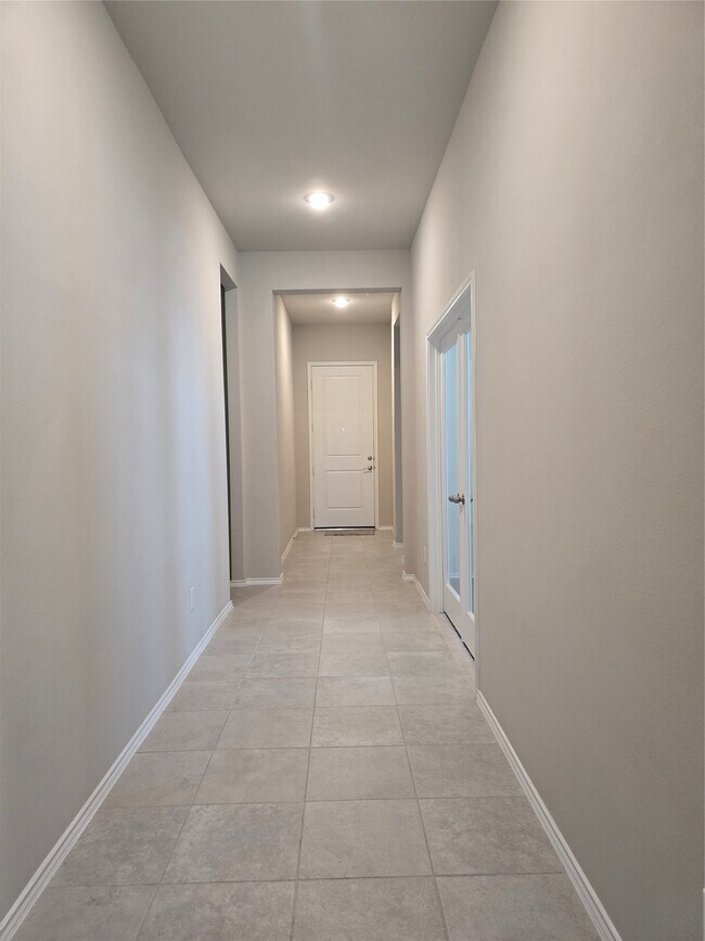 Building Photo - 8711 Fox Trail Dr