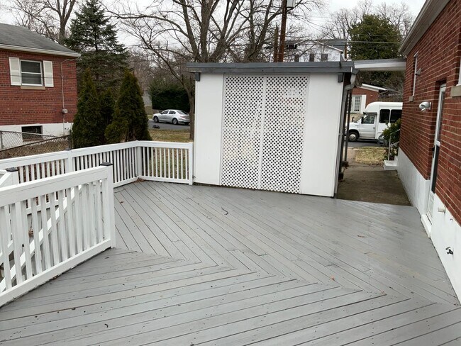 Foto del edificio - Fully updated 4BR 2BA single family brick home in Connecticut Ave Estates