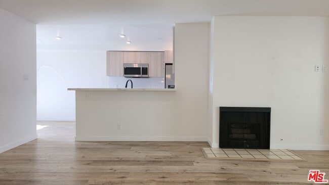 Building Photo - 1650 S Bentley Ave