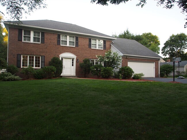 Building Photo - 3 Idylwilde Rd