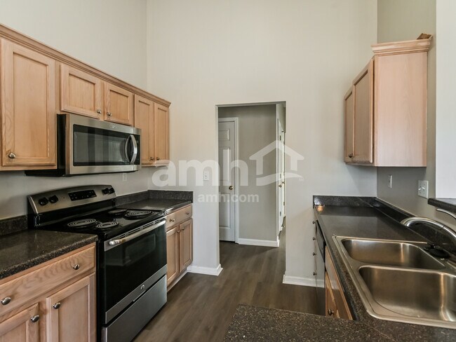 Building Photo - 8254 Blue Lagoon Dr
