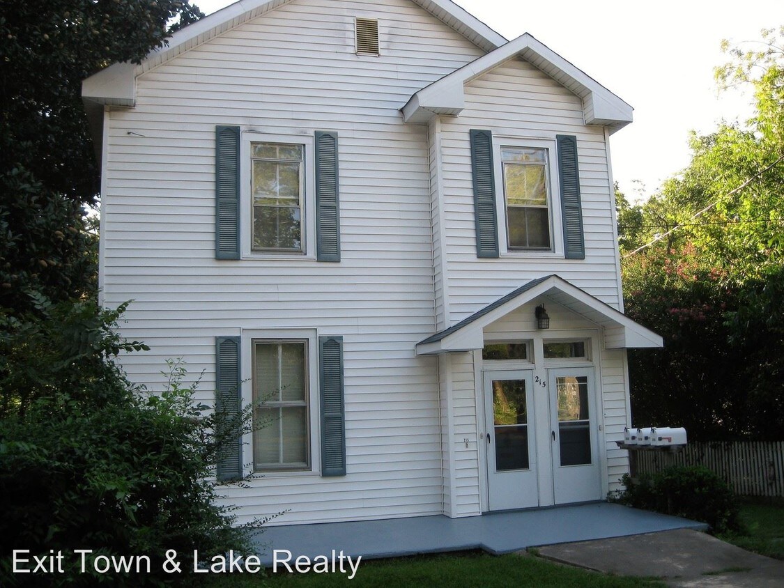 Primary Photo - 215 N Mecklenburg Ave