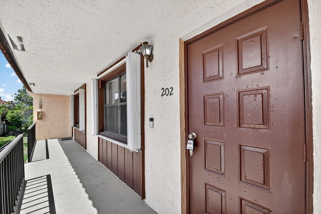 Building Photo - 5985 Forest Hill Blvd
