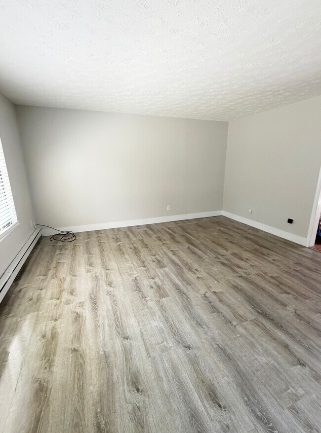 Sala de estar - 7050 Chillicothe Rd