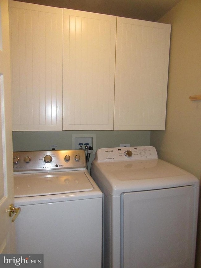 Building Photo - 209 Dresher Woods Dr