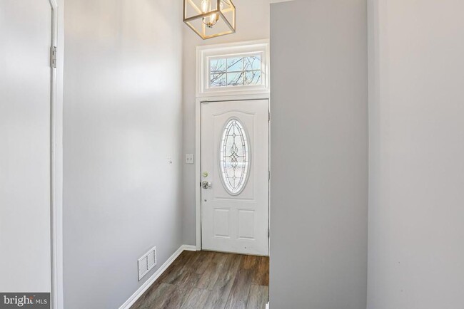 Building Photo - 1305 Riverwood Way