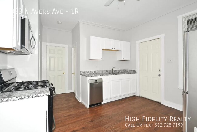 Building Photo - 2033 N Avers Ave