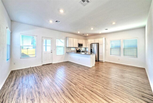 Building Photo - 201 Rioja