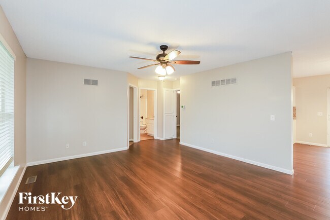 Foto del edificio - 18608 Primrose St