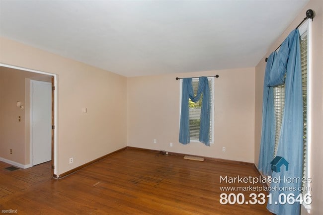 Building Photo - 244 W Ridgeland Ave