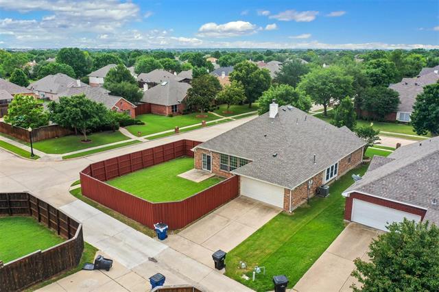 Foto del edificio - 9914 Goldenrod Dr