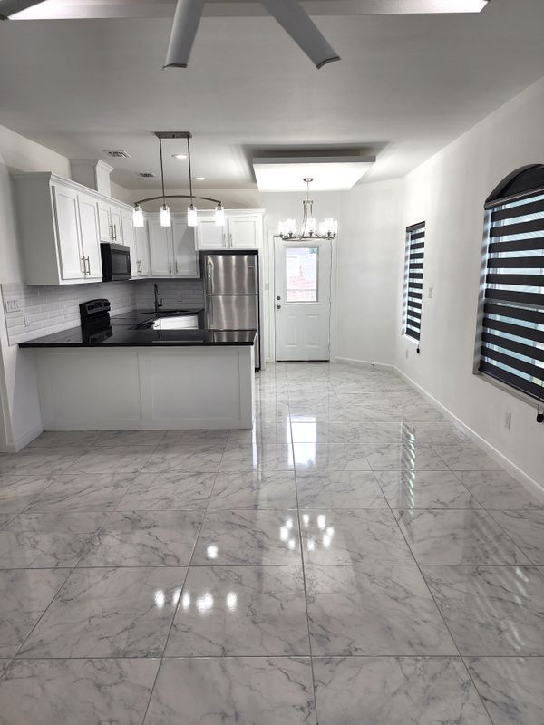 Foto del edificio - 918 N Woodson Ave