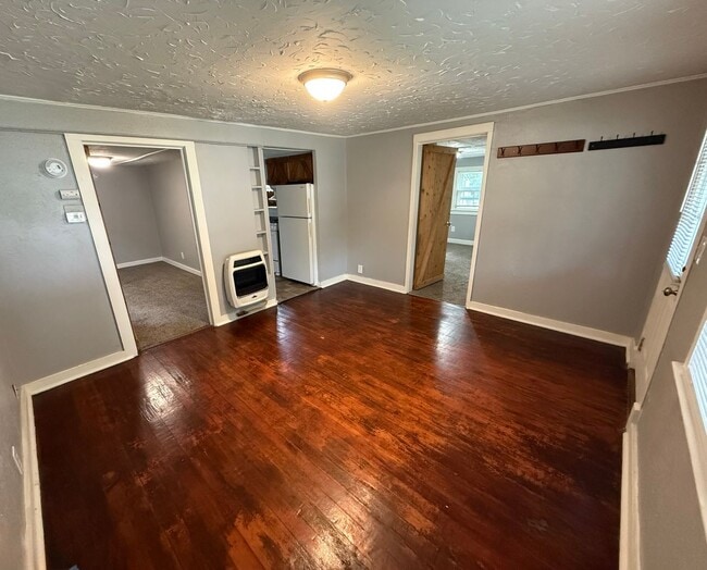 Building Photo - Newly Renovated 2 Bed / 1 Bath Grandview Home with Hardwood Floors & Deck
