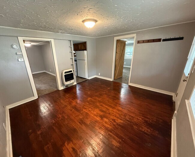 Foto del edificio - Newly Renovated 2 Bed / 1 Bath Grandview Home with Hardwood Floors & Deck
