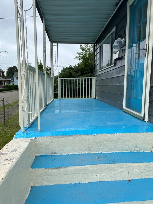 Building Photo - 1127 Wallis Ave