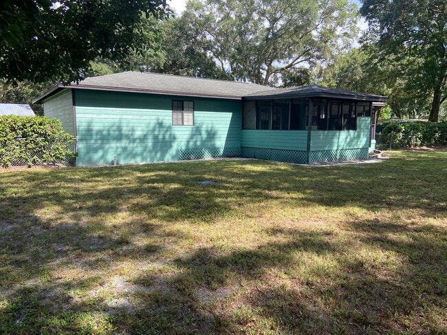 Foto del edificio - 5414 Lake Le Clare Rd