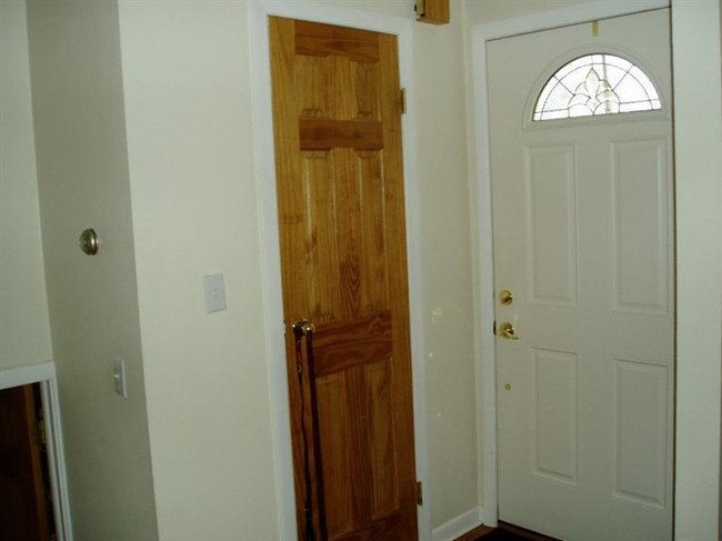 Building Photo - 384 Fairview Cir