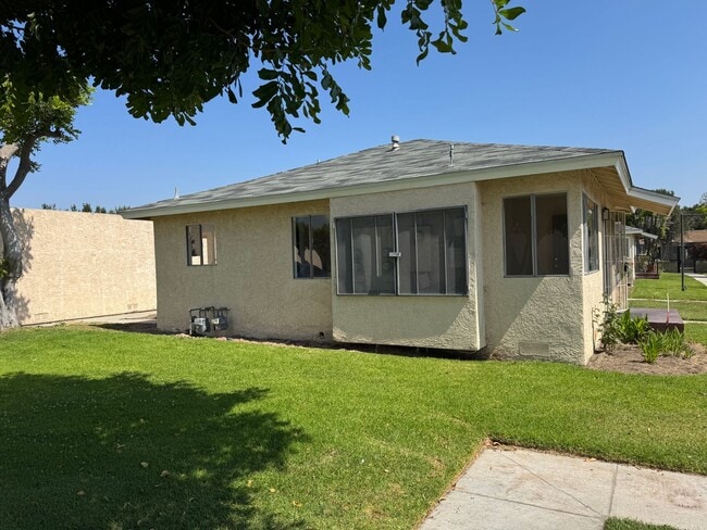 Building Photo - Spacious and Light 2 bedroom in Avalon Gre...