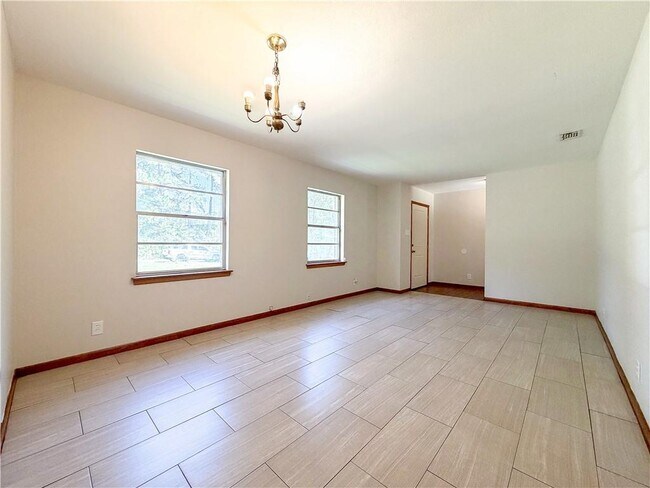 Building Photo - 1254 Lake Cir Dr W