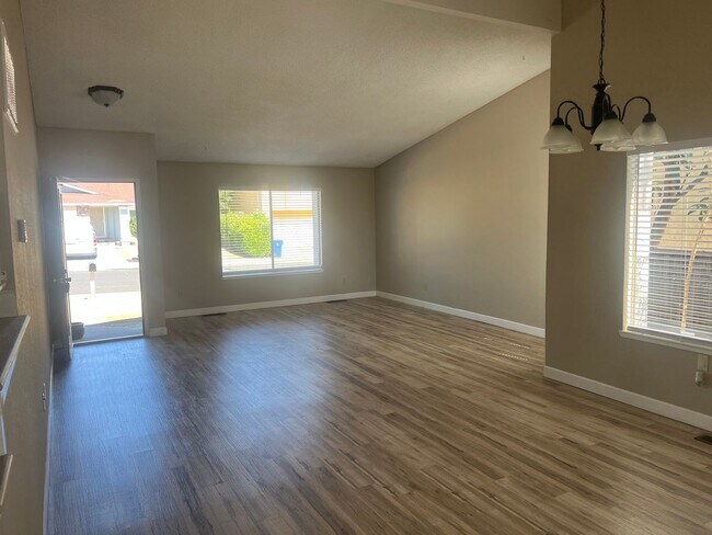 Building Photo - Spacious & Updated 4BD/2.5BA Home in Prime...