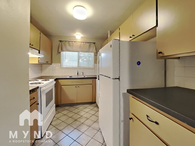 Building Photo - 707 NE 108th Ave