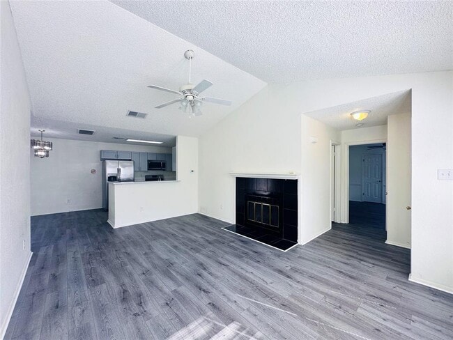 Foto del edificio - 14414 Tiffer Ln