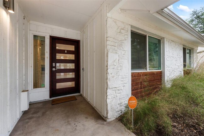 Foto del edificio - 7310 Broken Arrow Ln