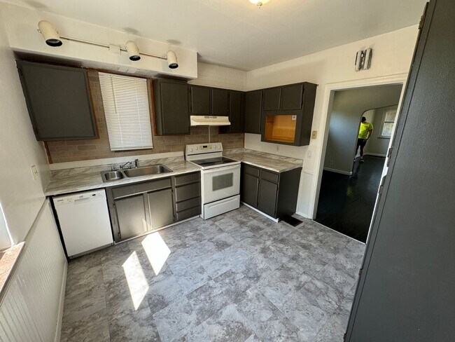 Foto del edificio - DELHI - Adorable 3bed 2ba brick cape cod