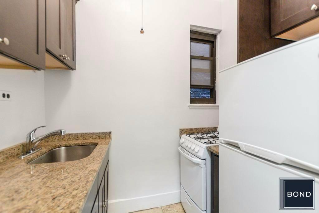 Primary Photo - 2033 2nd Ave